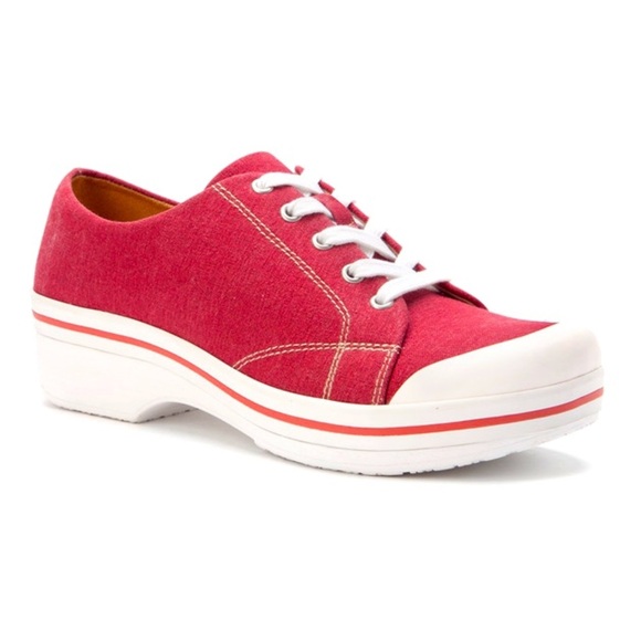 Dansko Veda Red Canvas Ladies Clogs - Picture 1 of 9